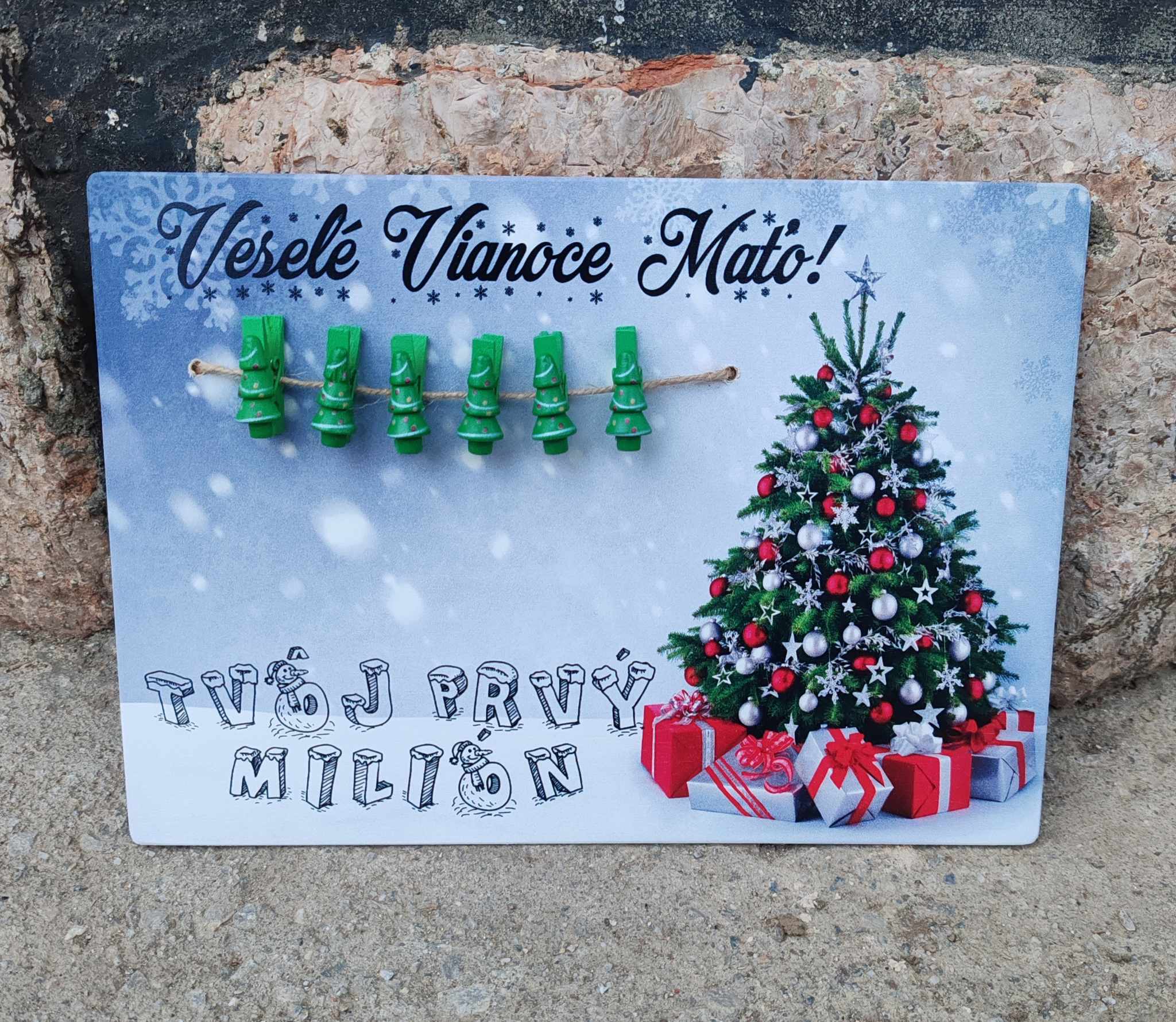 Drevené tabule na darovanie peňazí