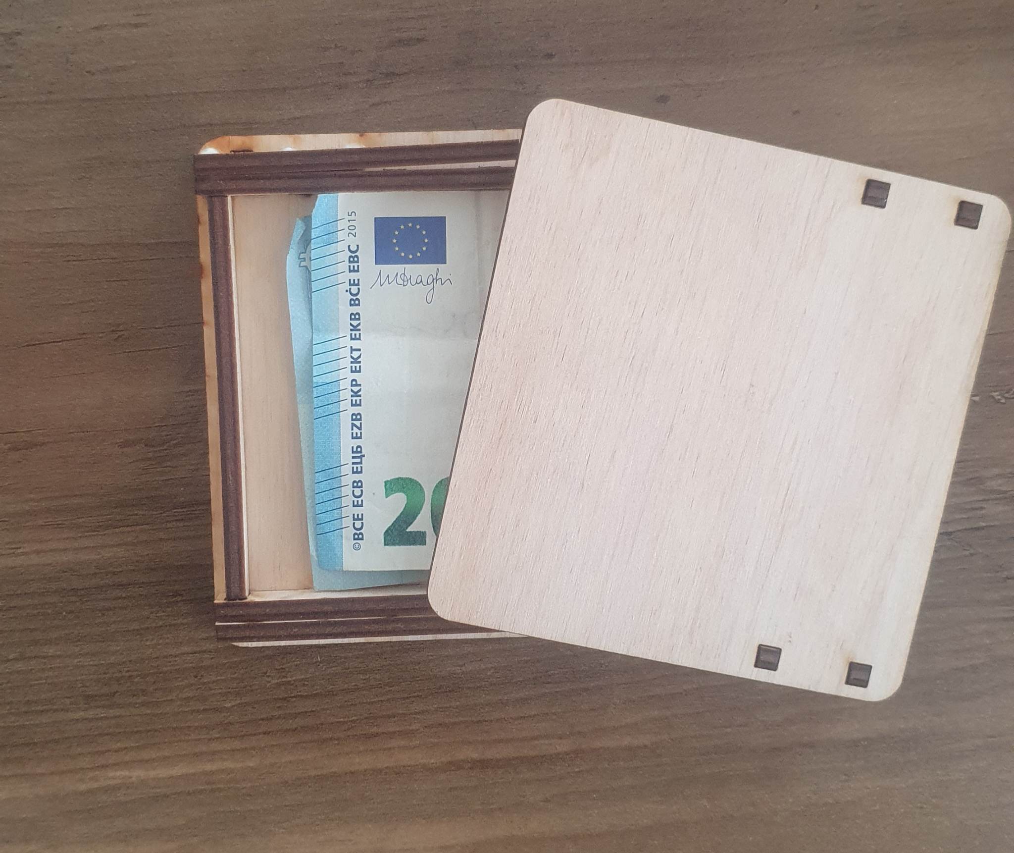 Drevená krabička na darovanie peňazí na svadbu Legyetek nagyon boldogok