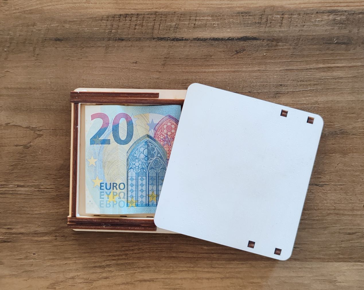 Drevená krabička na darovanie peňazí - Mikuáš a jeho priatelia