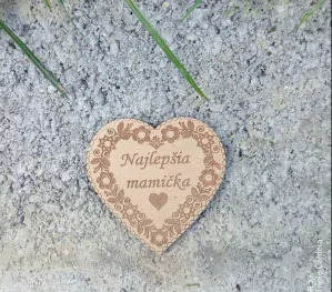 Drevené srdiečko magnetka Najlepšia mamička 1