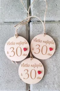 Drevená etiketa na fľašu Všetko najlepšie 30