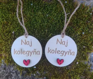 Drevená etiketa na fľašu Naj kolegyňa