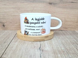 Hrnček Makrónka a legjobb igazgató néni is megérdemli a kávét, ami erősebb, mint a gyerekek az osztályba...