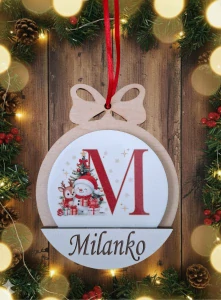 Drevená vianočná odzoba Iniciálka snehuliak