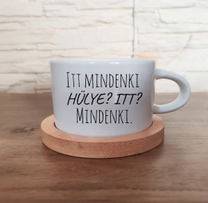 Hrnček Makrónka Itt mindenki hülye? Itt? Mindenki.