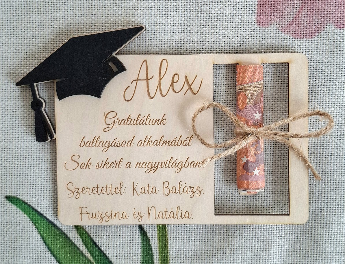 Drevená tabuľka na darovanie peňazí k promóciam
