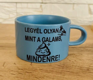 Keramický hrnček "Legyél olyan, mint a galamb,"szarjál" mindenre!"