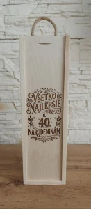 Drevená krabica na fľašu s venovaním na narodeniny