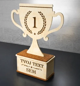 Drevená trofej s vlastným dizajnom – originálne ocenenie na mieru
