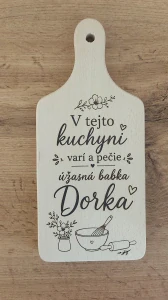 Bukový lopárik pre babičku s menom podľa želania