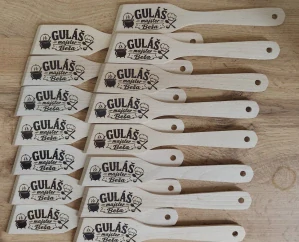 evená plochá vareška „Guláš majster“ – názov obce alebo akcie podľa želania