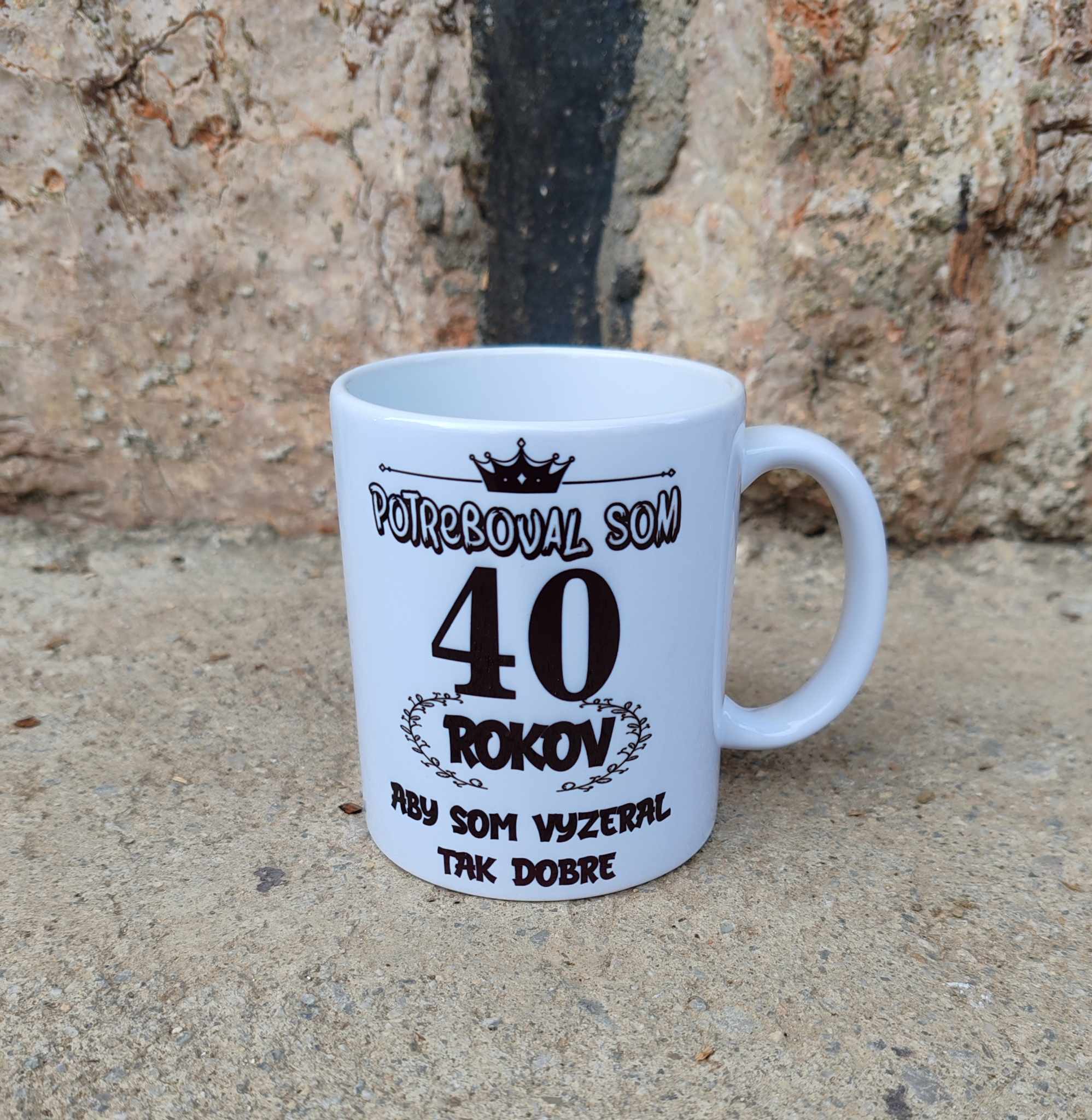 Hrnček Potreboval som XY rokov (s krabičkou)