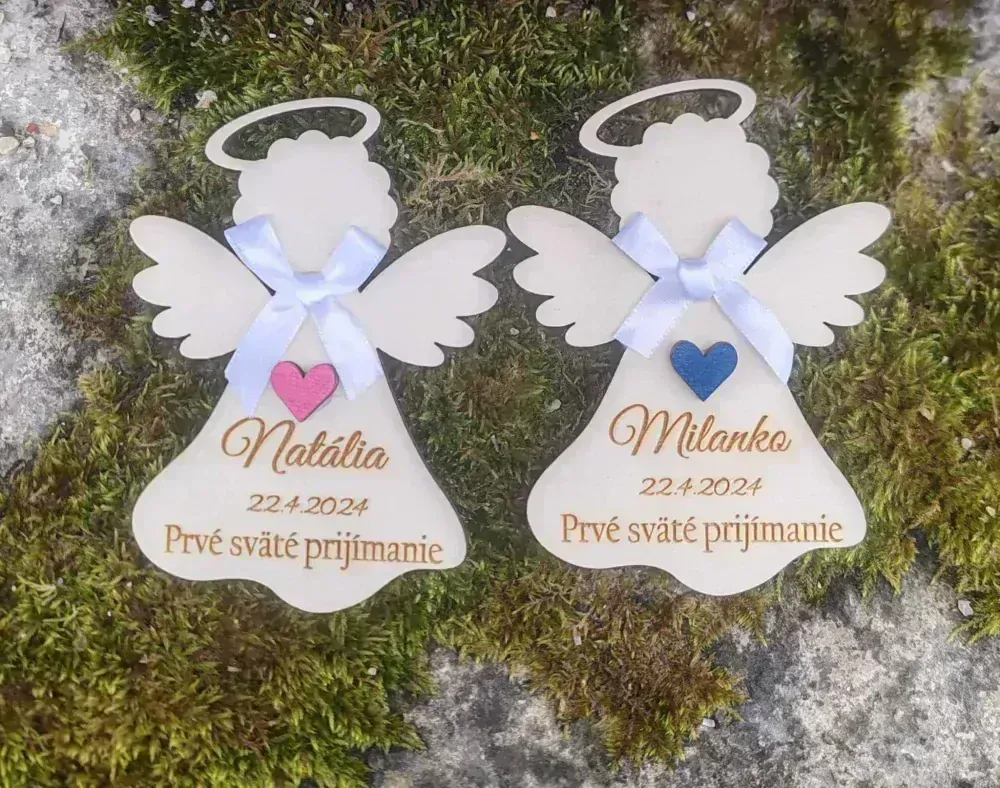 Drevená magnetka anjelik na prvé sväté prijímanie - chlapec