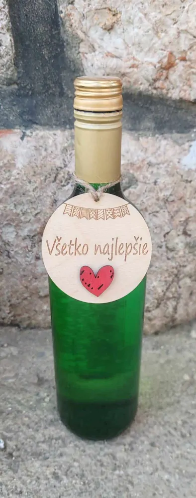 Drevená etiketa na fľašu Boldog születésnapot