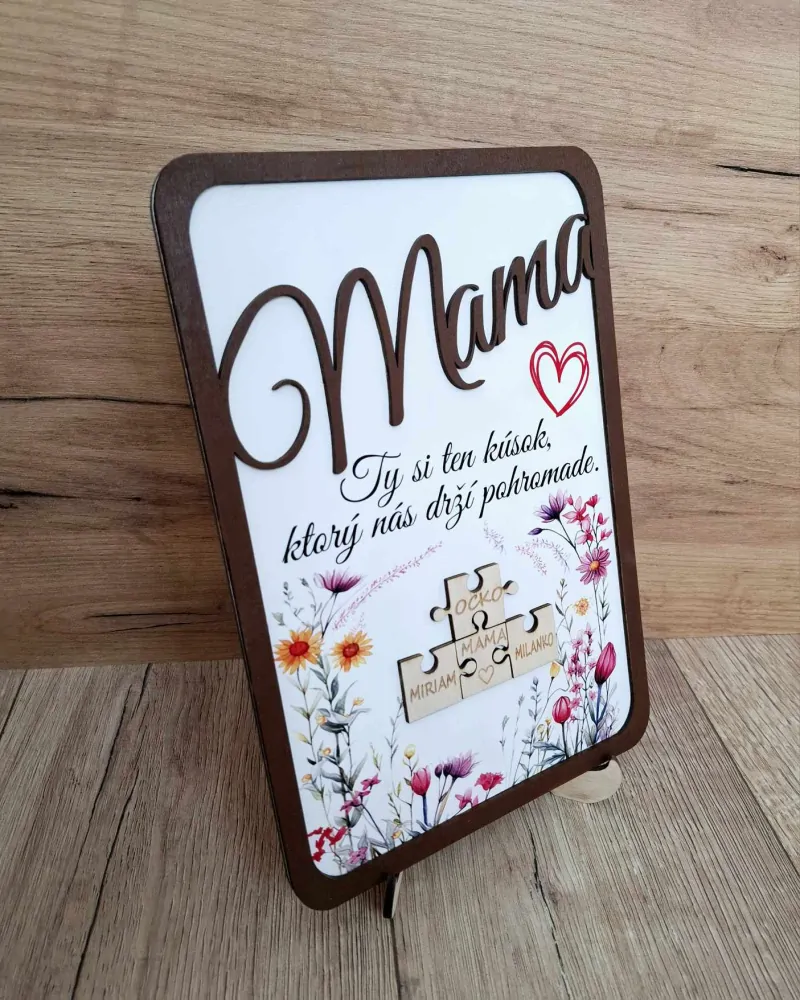 Drevená tabuľa Mama - Ty si ten kúsok, ktorý nás drží pohromade.