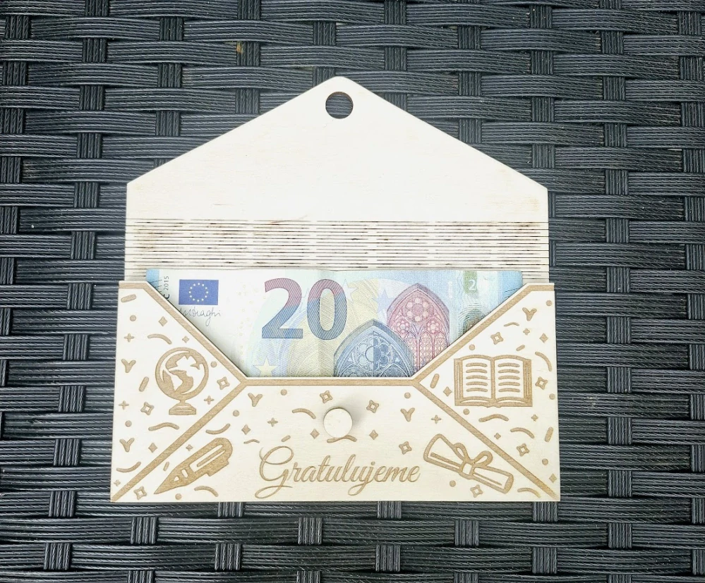 Drevená tabuľka na darovanie peňazí k promóciam