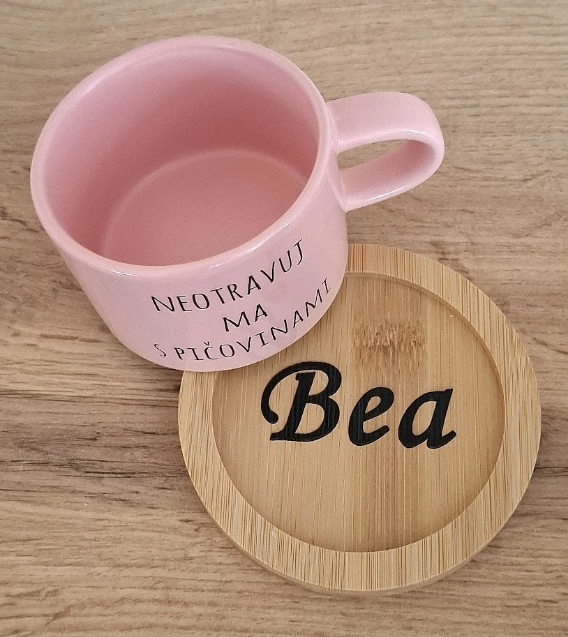 Hrnček Makrónka Itt mindenki hülye? Itt? Mindenki.