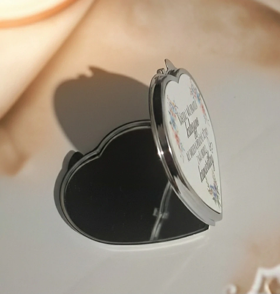 Zrkadielko srdce Náhoda z nás urobila kolegyne...