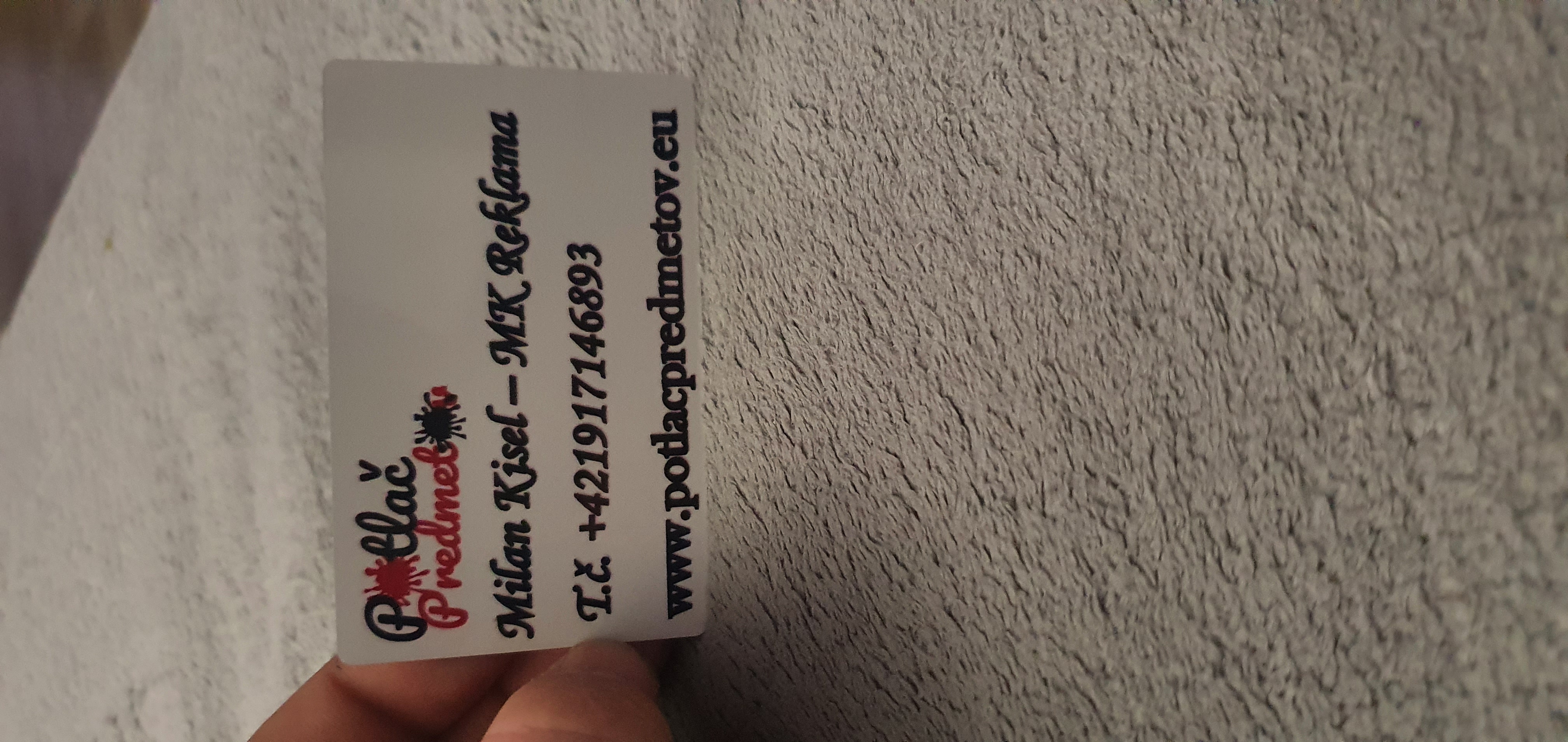 Kovová vizitka biela