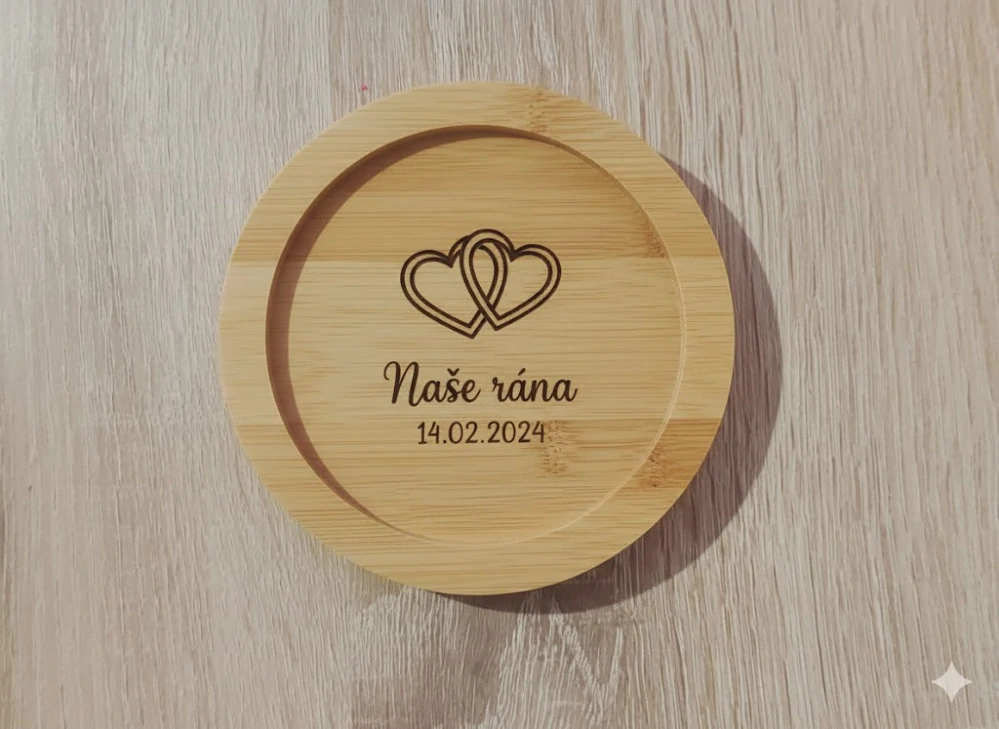 Hrnček Makrónka srdce s menon